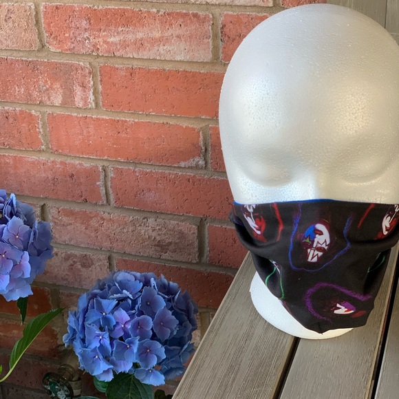 Kiss Face Mask with filter pocket & 3 free filters - Picture 7 of 9